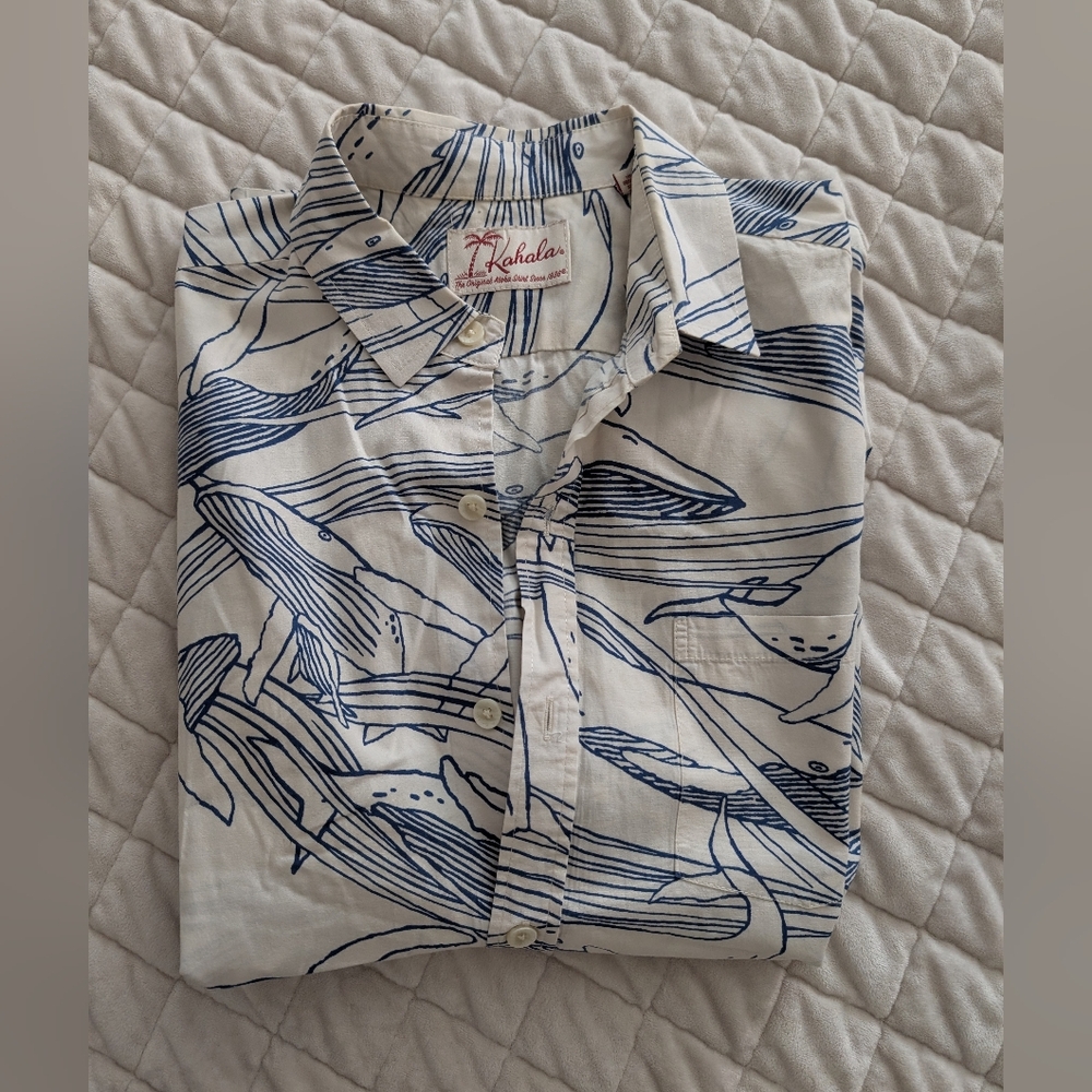 Men’s Blue & White Tropical Print Button-Up Shirt